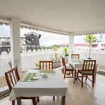 Stonetown View Inn